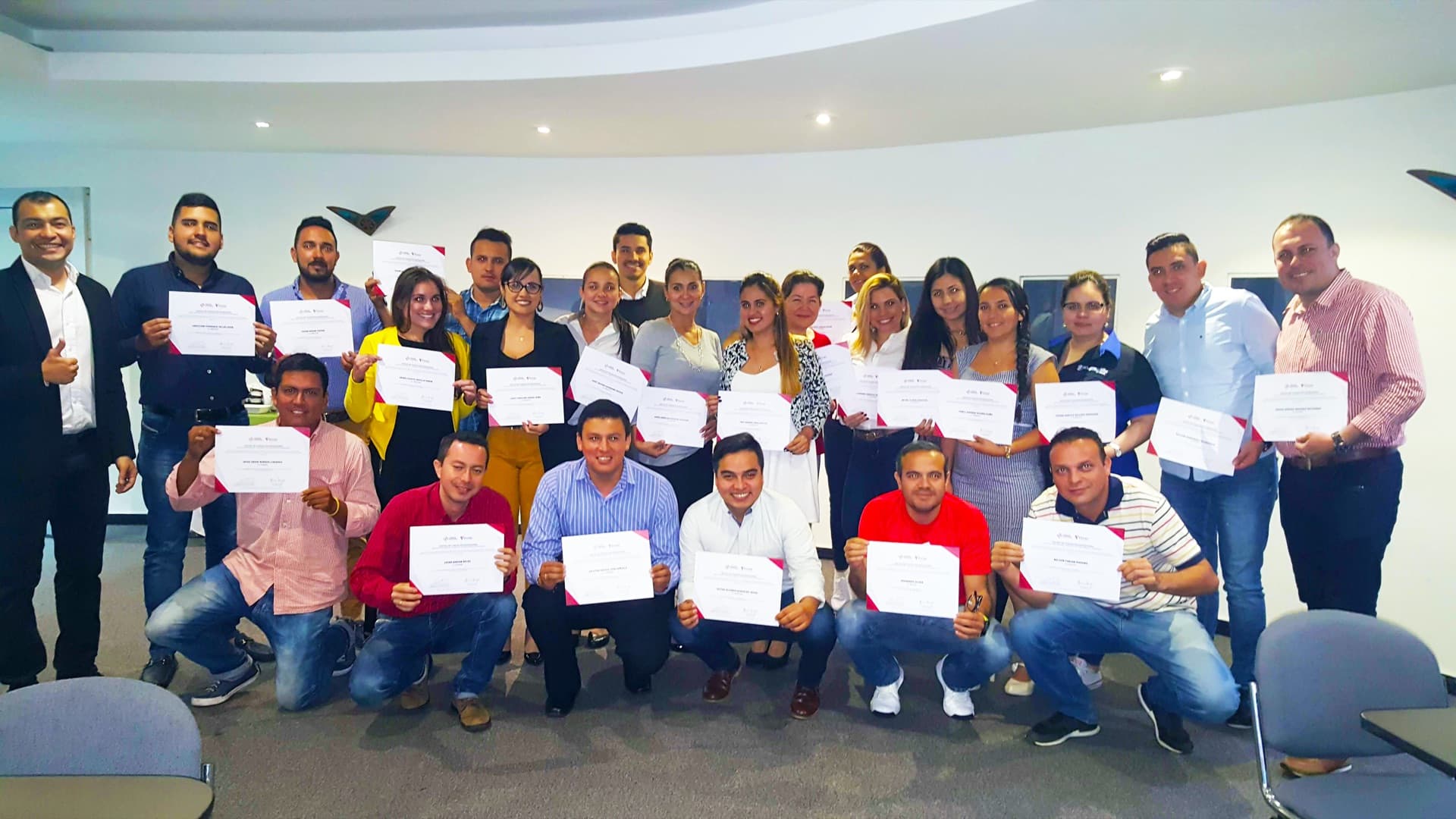 Jack Alvarado en auditorio corporativo