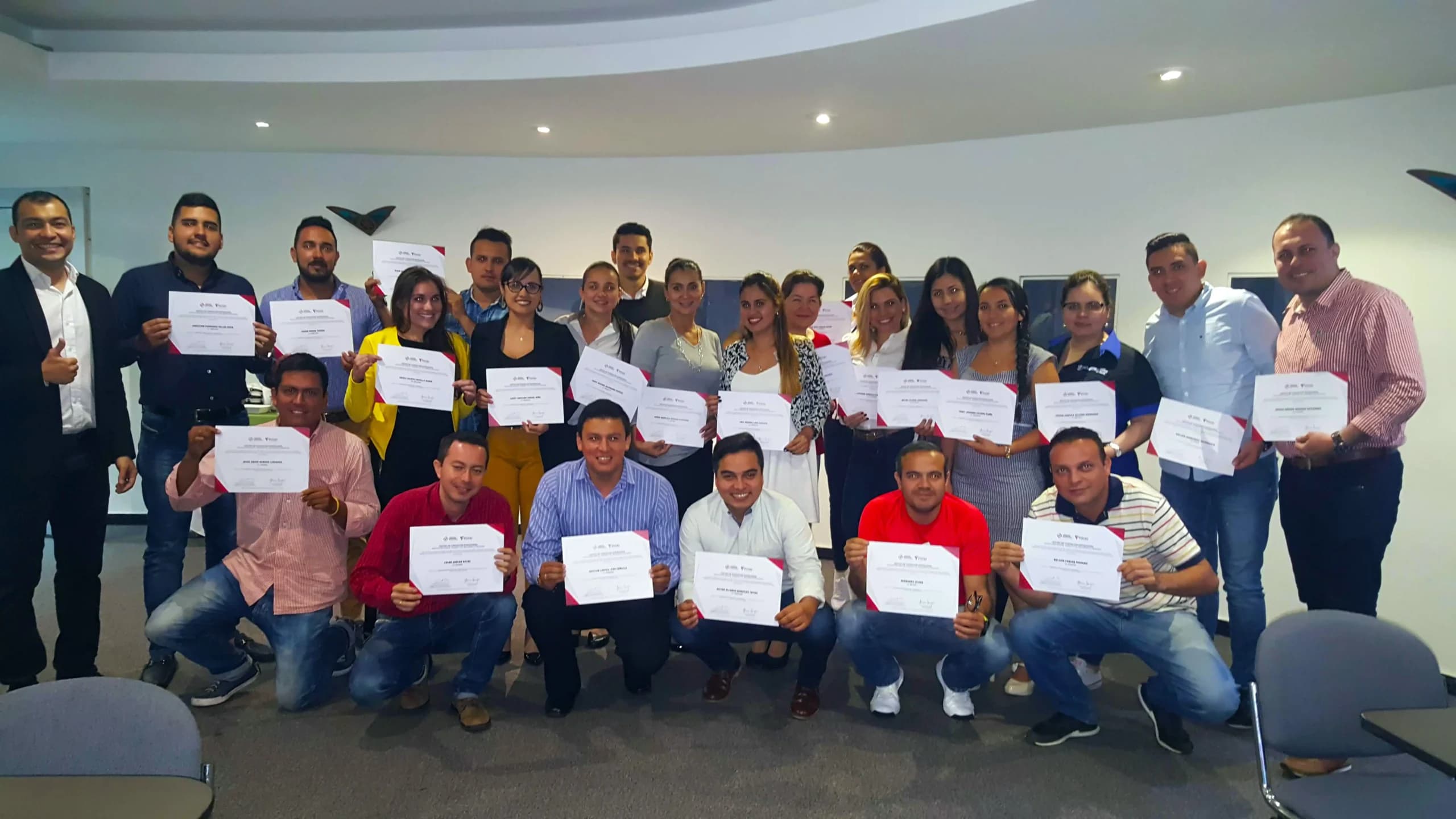 Participantes en evento de entrenamiento corporativo